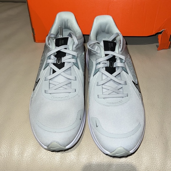 Nike Running Quest 5 sneakers Sz 7.5 - Picture 3 of 6